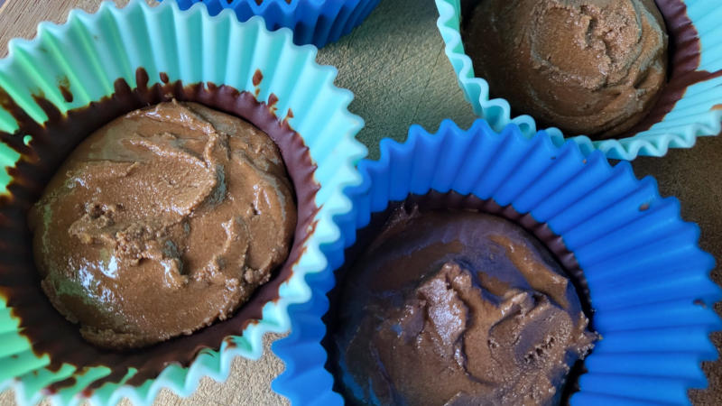 Butter cups proteiche al cioccolato e burro d'arachidi