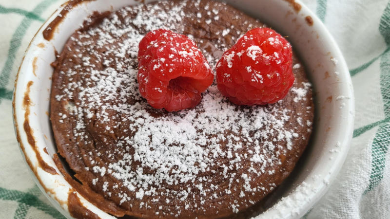 Mug cake proteica al cioccolato con avena